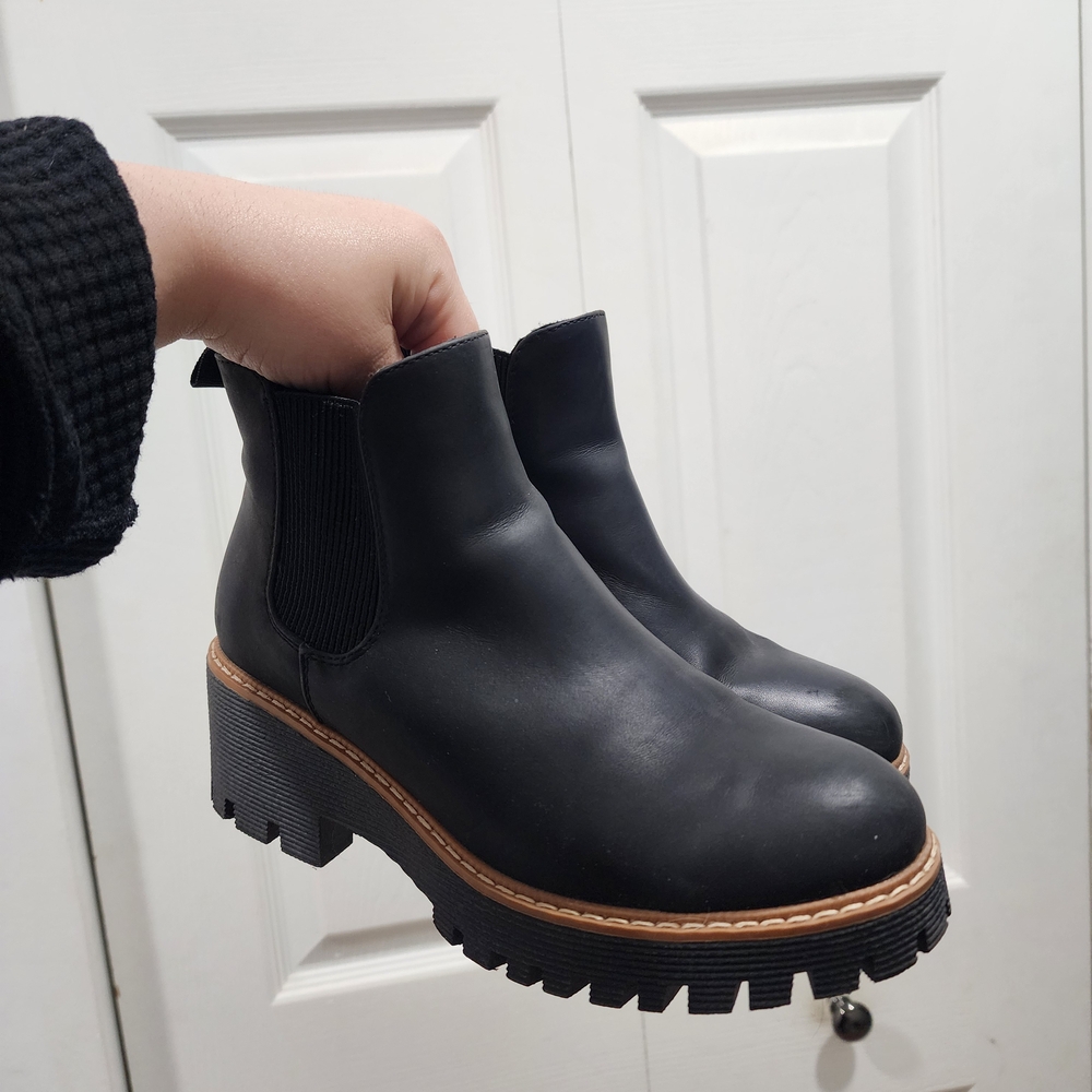 Black Lug Sole Chelsea Boot - Classic Women's Ankle Boot